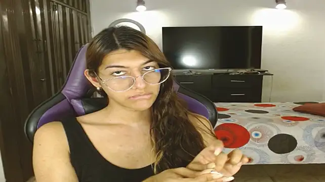 Alanni_parker live cam on StripChat
