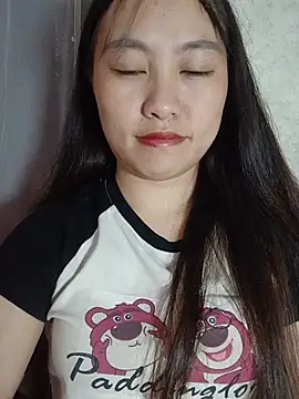Cherry-squirtt live cam on StripChat