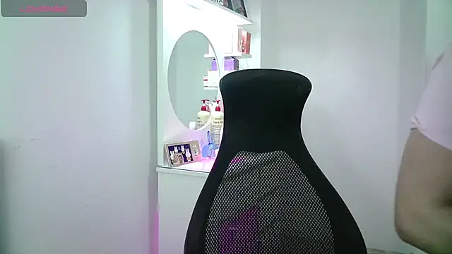 aineangeel live cam on StripChat