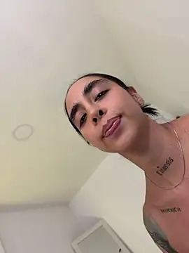 sophierooy22 live cam on StripChat