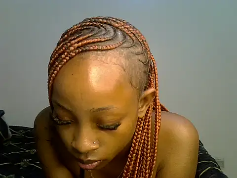 PetiteNoirrr live cam on StripChat