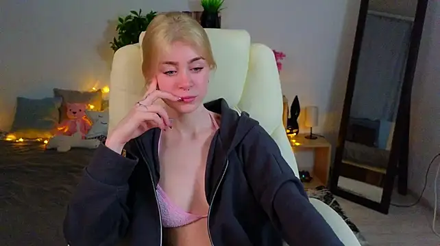 Lilycollins_ live cam on StripChat