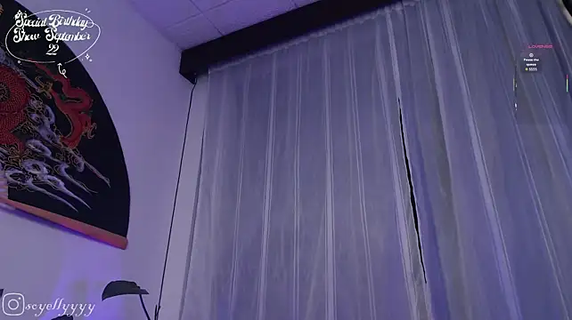 Ellyuwuw live cam on StripChat