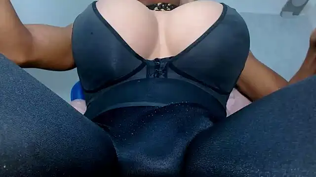 paulabigcock live cam on StripChat