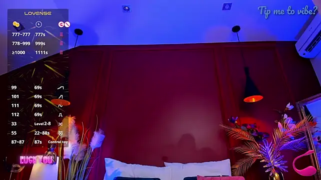 Mayzzie live cam on StripChat