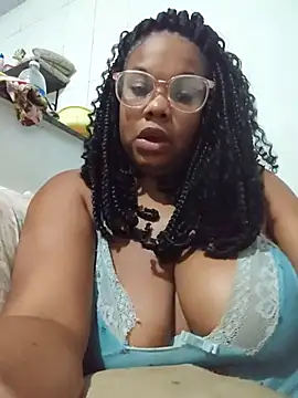 Prettahvitoria20 live cam on StripChat