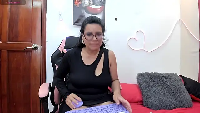 Catha- live cam on StripChat