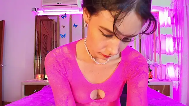 AmeliaRousse live cam on StripChat