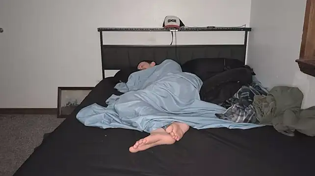 Opondestre00420 live cam on StripChat
