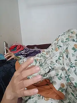 Linda-yiyi live cam