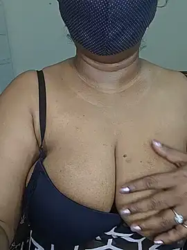 MISS-LOVEV live cam on StripChat