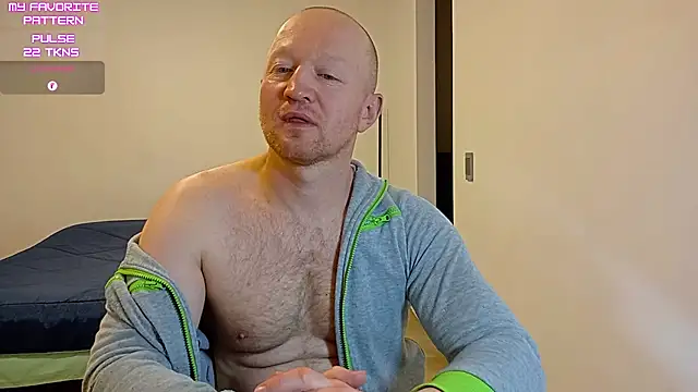 kevintyler69 live cam on StripChat