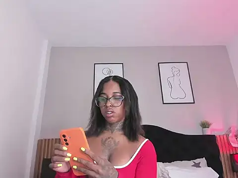 Pauline_Fox live cam on StripChat