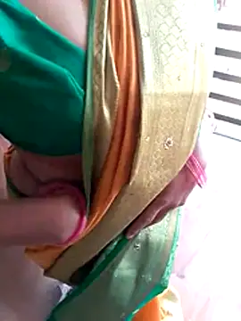 Komal_Bhabhi4u live cam on StripChat