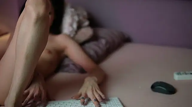 JoelleApril live cam preview