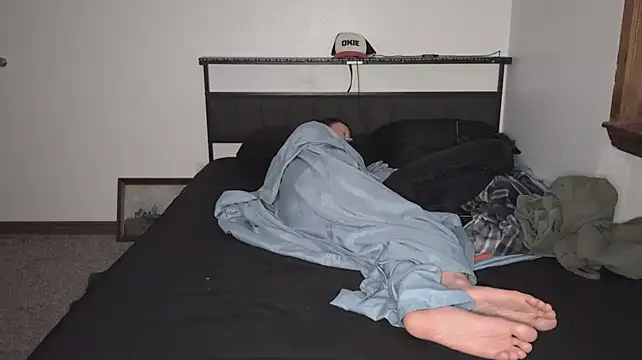 Opondestre00420 live cam on StripChat