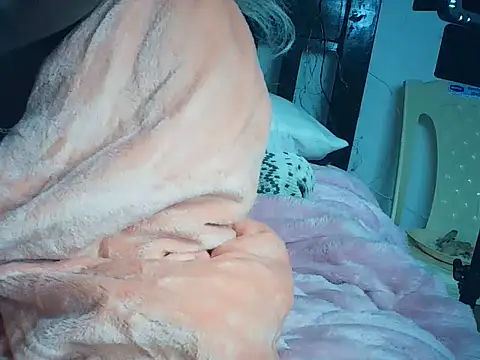 Nadama live cam on StripChat
