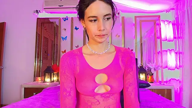 AmeliaRousse live cam on StripChat