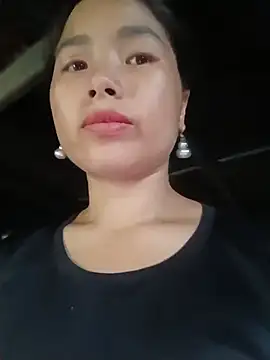 HeresThuy22 live cam on StripChat