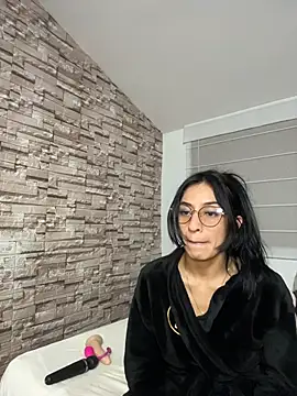 Lucyjoi live cam on StripChat