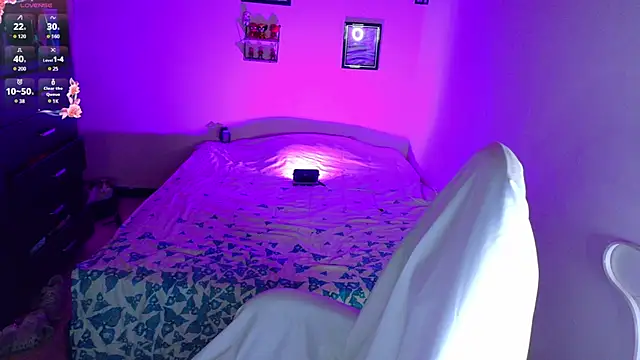 saradiazxxx live cam on StripChat