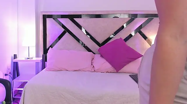 Chloe_Milf_ live cam on StripChat