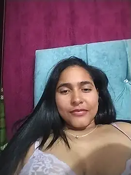 alina_velvet_220597 live cam on StripChat