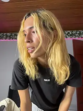 larrycraft (M twink) - suck dildo