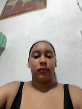 Honeey_Lunee live cam on StripChat