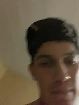 omarjr009 live cam on StripChat