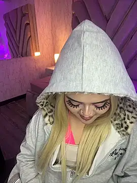 lya_nekko_ live cam on StripChat