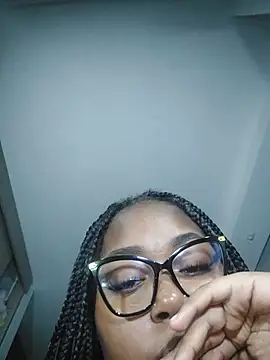 nicelle_ribbon live cam on StripChat