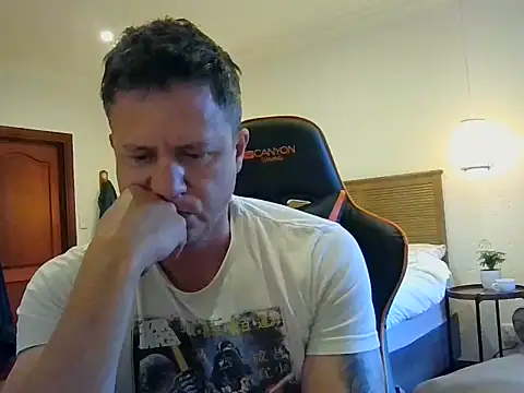 TroyDieselXXX live cam on StripChat