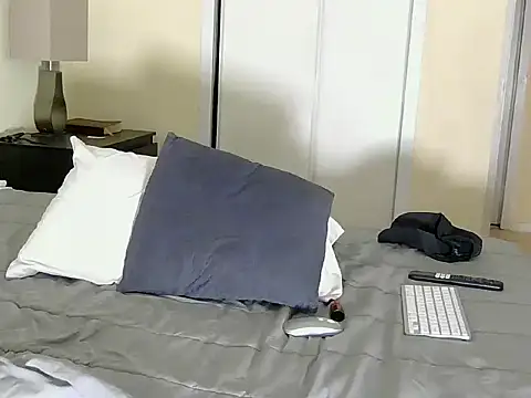 piggylatino live cam on StripChat