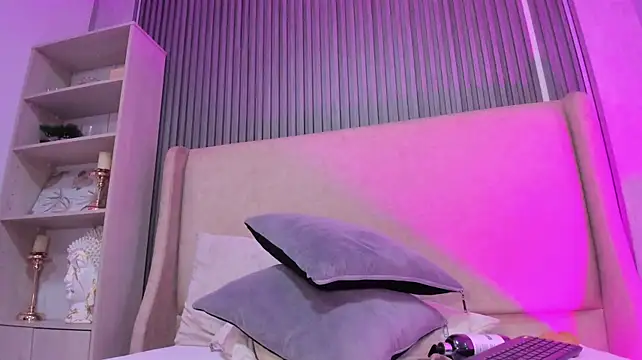 MilyClem live cam on StripChat
