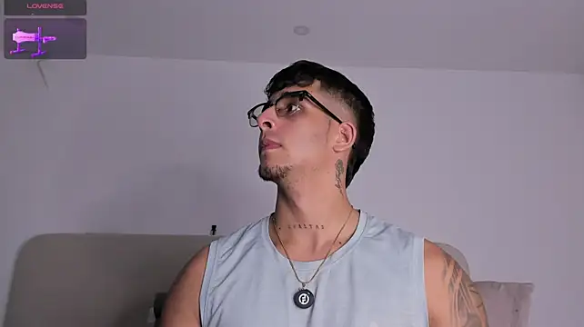 Iamcamilo__ live cam on StripChat