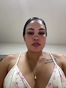 FOX_LATINA live cam on StripChat
