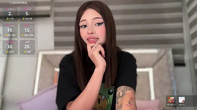 hanna_uwwu live cam on StripChat