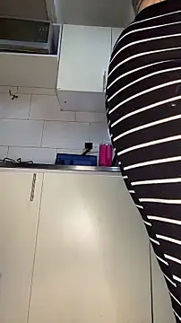 Chloee_Peach live cam on StripChat
