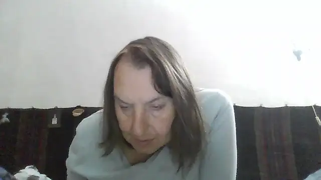 AnnaLive570 live cam on StripChat