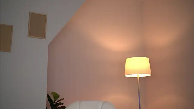 SvveetLuna live cam on StripChat