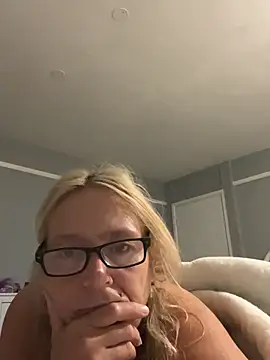 Blondnboujee53