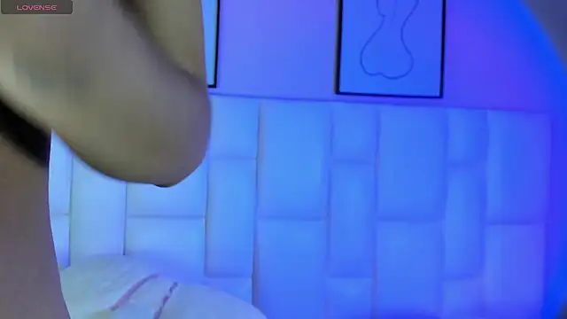 Antonella_Fontanna live cam on StripChat