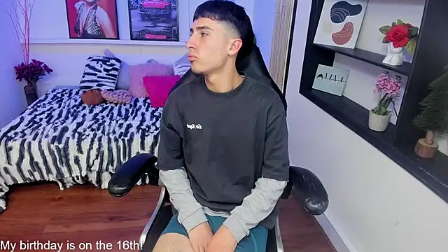 benji23_ (M twink) - 🔥Massage chest with oil & lick biceps🔥