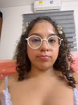 Shara_dreams live cam