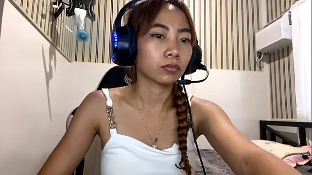 PiaSwida live cam on StripChat