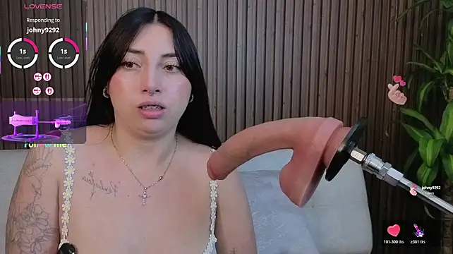 Mariana_Castro9 live cam on StripChat