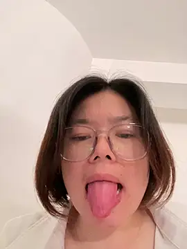 suning668 live cam on StripChat