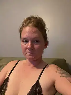 kaylababyluv live cam on StripChat