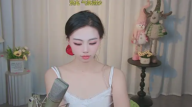CG-001 live cam on StripChat